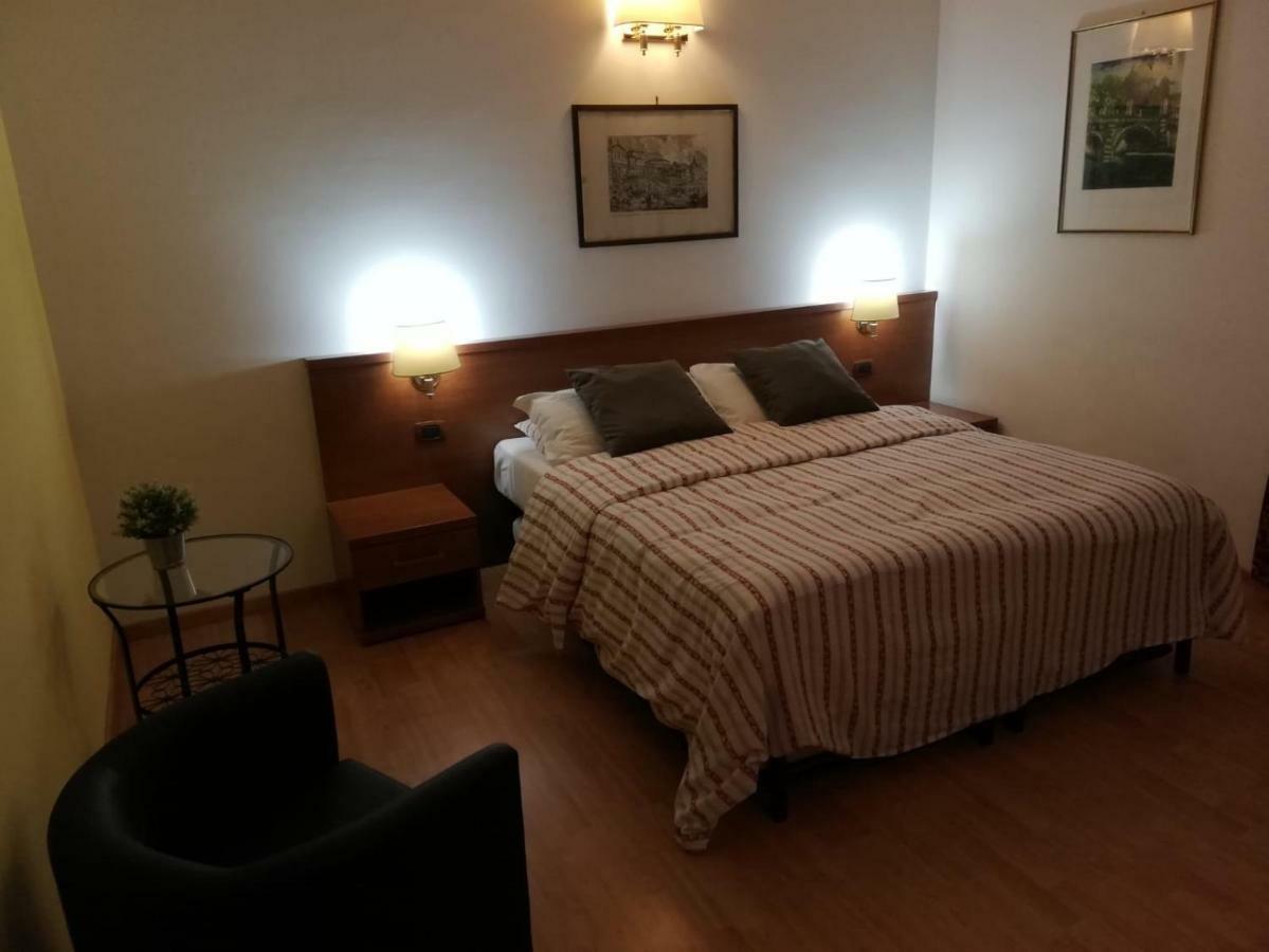 Domus Appia 154 Acomodação com café da manhã  Roma